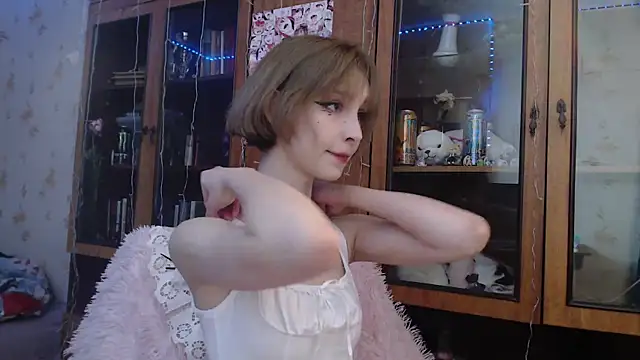 Snapshot of cloudgirrl chatting on February 13, 2025, 9:38 pm cloudgirrl online show from February 13, 2025, 9:38 pm