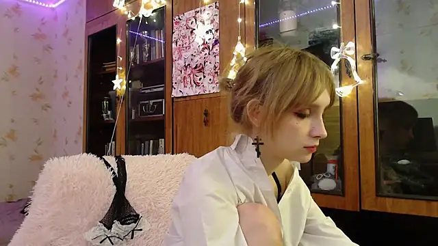 Snapshot of cloudgirrl chatting on January 9, 2025, 10:41 pm cloudgirrl online show from January 9, 2025, 10:41 pm