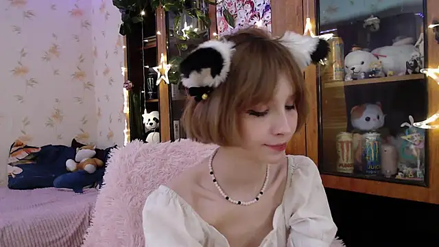 Snapshot of cloudgirrl chatting on March 2, 2025, 4:17 am cloudgirrl online show from March 2, 2025, 4:17 am