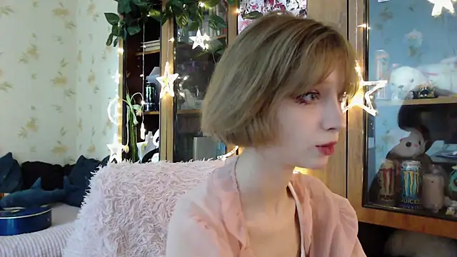 Snapshot of cloudgirrl chatting on March 16, 2025, 12:33 pm cloudgirrl online show from March 16, 2025, 12:33 pm