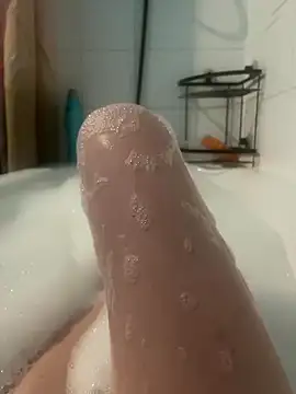 Snapshot of liloucamchaudee chatting on January 16, 2026, 8:35 pm liloucamchaudee online show from January 16, 2026, 8:35 pm