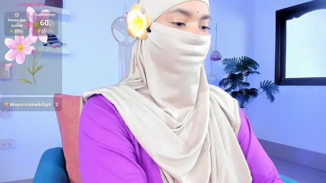 Snapshot of saray_halam chatting on November 8, 2025, 6:11 pm saray halam online show from November 8, 2025, 6:11 pm