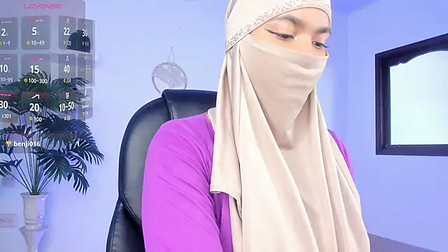 Snapshot of saray_halam chatting on October 13, 2025, 6:20 pm saray halam online show from October 13, 2025, 6:20 pm