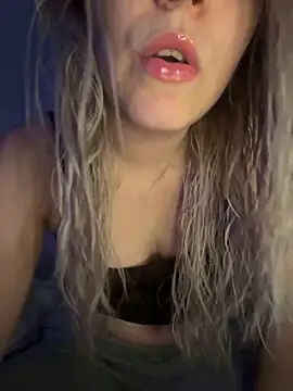 SUSELLAM1 online show from April 13, 2026, 10:47 pm