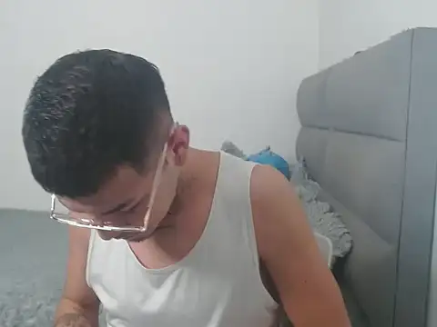 MarceloMilk online show from September 15, 2025, 1:44 pm