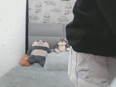 MarceloMilk online show from October 17, 2025, 9:05 pm