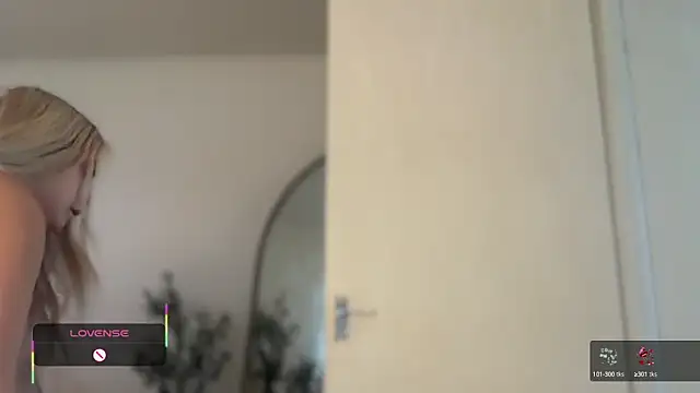 Snapshot of blairbella chatting on October 14, 2025, 7:31 am blairbella online show from October 14, 2025, 7:31 am