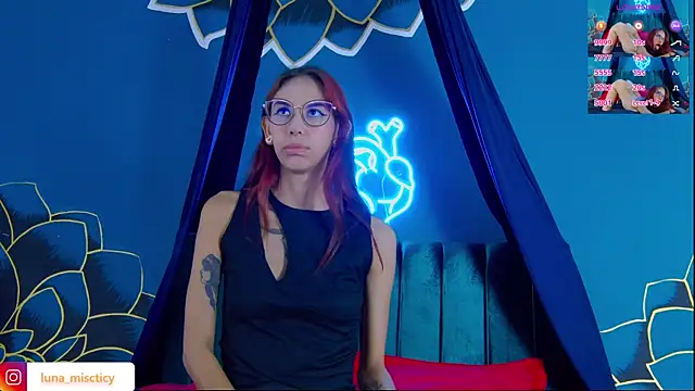 Lunamistyc online show from October 9, 2025, 7:36 pm