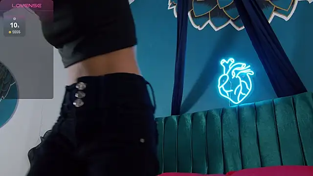 Lunamistyc online show from October 24, 2025, 7:35 pm