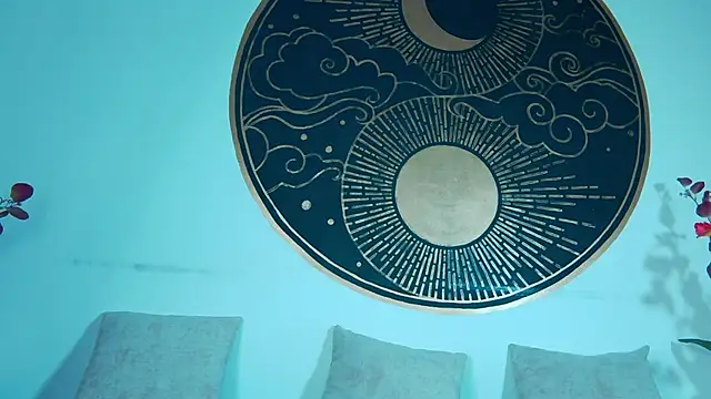 Lunamistyc online show from September 18, 2025, 7:28 pm