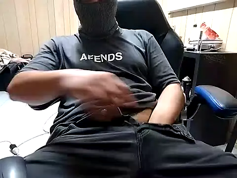 Snapshot of RobbyThrobb chatting on December 11, 2024, 7:14 pm RobbyThrobb online show from December 11, 2024, 7:14 pm