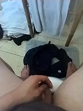 Snapshot of RobbyThrobb chatting on February 17, 2025, 9:32 pm RobbyThrobb online show from February 17, 2025, 9:32 pm