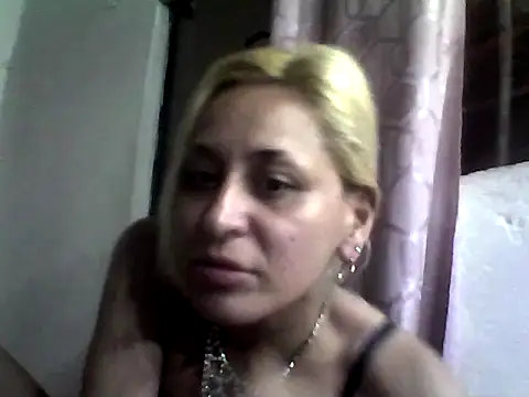Snapshot of ariana_crazzy chatting on March 4, 2025, 4:17 am ariana crazzy online show from March 4, 2025, 4:17 am