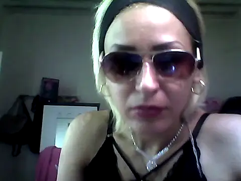 Snapshot of ariana_crazzy chatting on February 14, 2025, 3:26 pm ariana crazzy online show from February 14, 2025, 3:26 pm