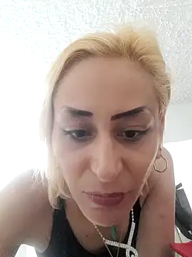 Snapshot of ariana_crazzy chatting on February 15, 2025, 6:23 pm ariana crazzy online show from February 15, 2025, 6:23 pm