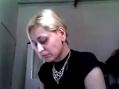 Snapshot of ariana_crazzy chatting on March 4, 2025, 7:32 pm ariana crazzy online show from March 4, 2025, 7:32 pm