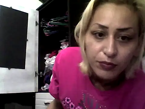 Snapshot of ariana_crazzy chatting on March 18, 2025, 5:12 pm ariana crazzy online show from March 18, 2025, 5:12 pm