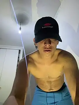 Snapshot of breiderxexiboys chatting on December 16, 2024, 4:45 am breiderxexiboys online show from December 16, 2024, 4:45 am