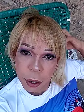 Snapshot of blondebitchlitle chatting on January 31, 2026, 9:24 pm blondebitchlitle online show from January 31, 2026, 9:24 pm