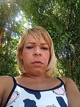 Snapshot of blondebitchlitle chatting on February 5, 2026, 2:57 pm blondebitchlitle online show from February 5, 2026, 2:57 pm