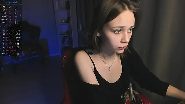 SweetLinaa online show from December 21, 2025, 11:27 pm