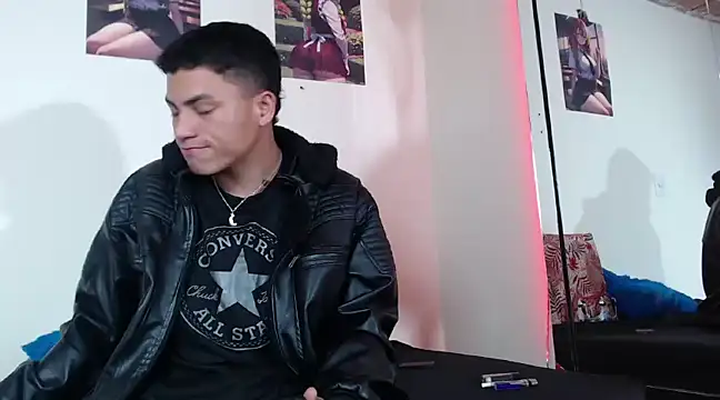 Snapshot of Andres_thompson22 chatting on December 13, 2024, 2:21 am Andres thompson22 online show from December 13, 2024, 2:21 am