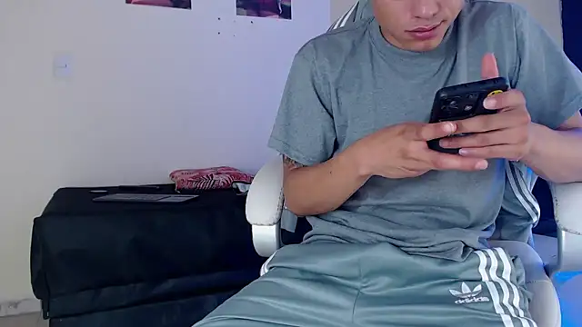 Snapshot of Andres_thompson22 chatting on December 22, 2024, 4:28 am Andres thompson22 online show from December 22, 2024, 4:28 am