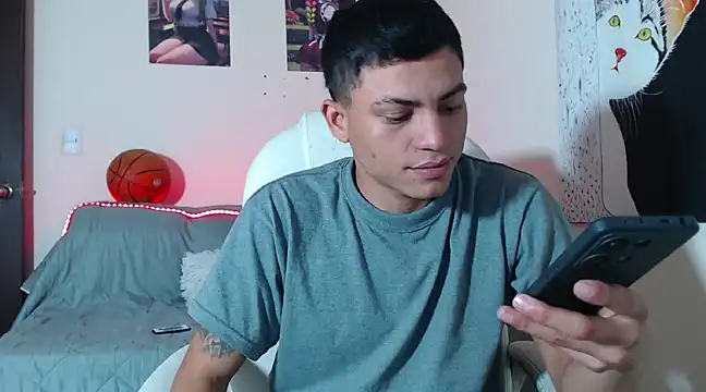 Snapshot of Andres_thompson22 chatting on January 18, 2025, 11:55 pm Andres thompson22 online show from January 18, 2025, 11:55 pm