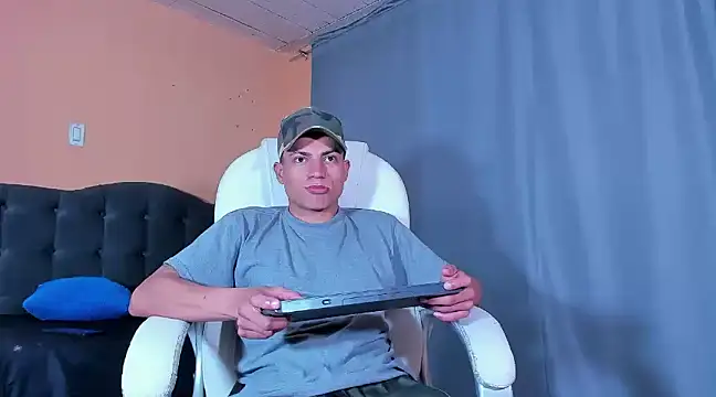 Snapshot of Andres_thompson22 chatting on January 7, 2025, 10:52 pm Andres thompson22 online show from January 7, 2025, 10:52 pm