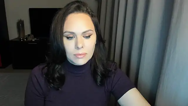 MollyCheiz online show from October 28, 2025, 3:22 pm