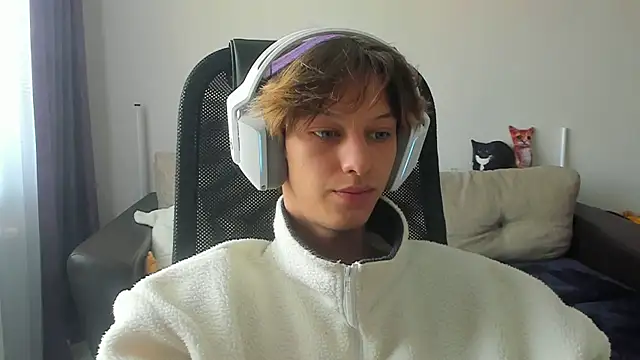 Snapshot of Ostin_meow chatting on September 9, 2025, 8:02 am Ostin meow online show from September 9, 2025, 8:02 am