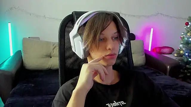 Ostin meow online show from December 19, 2025, 5:10 am