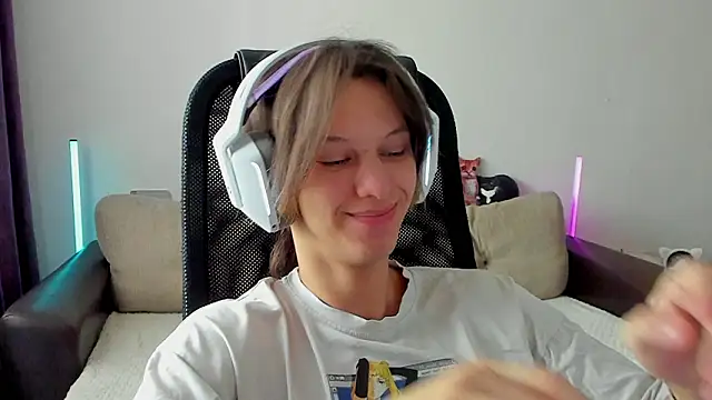 Ostin meow online show from February 9, 2026, 4:54 am