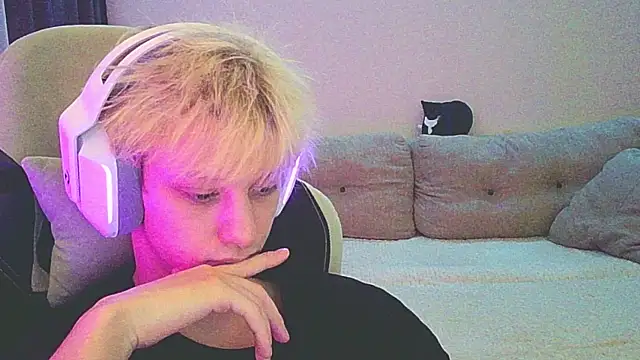 Snapshot of Ostin_meow chatting on December 24, 2024, 3:05 pm Ostin meow online show from December 24, 2024, 3:05 pm