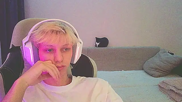 Snapshot of Ostin_meow chatting on December 26, 2024, 3:20 pm Ostin meow online show from December 26, 2024, 3:20 pm