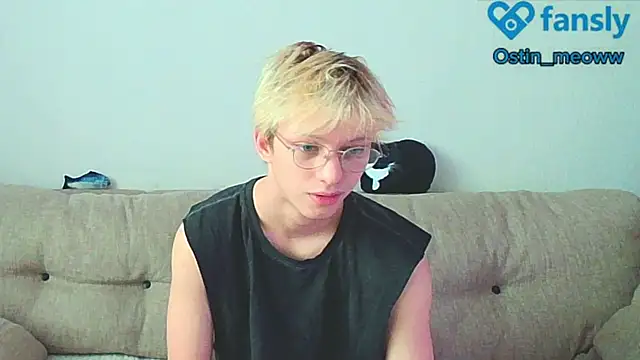 Snapshot of Ostin_meow chatting on January 12, 2025, 8:25 am Ostin meow online show from January 12, 2025, 8:25 am