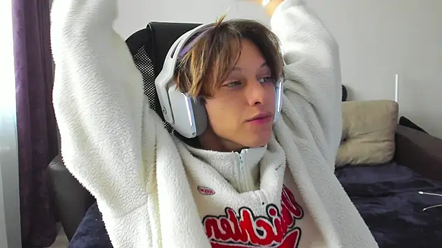 Snapshot of Ostin_meow chatting on September 24, 2025, 8:21 am Ostin meow online show from September 24, 2025, 8:21 am