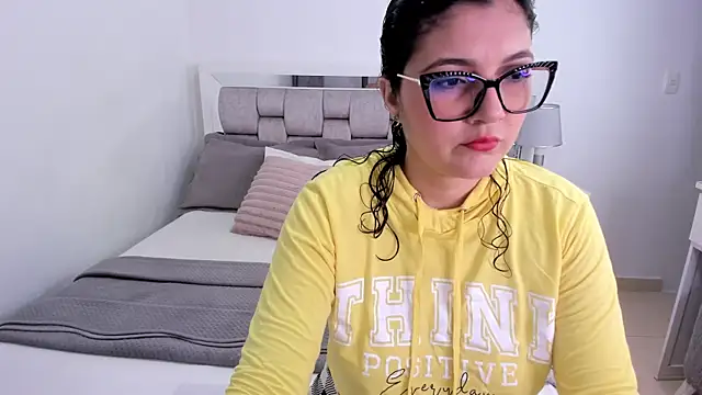 Camilaa bueno online show from May 23, 2026, 11:48 pm