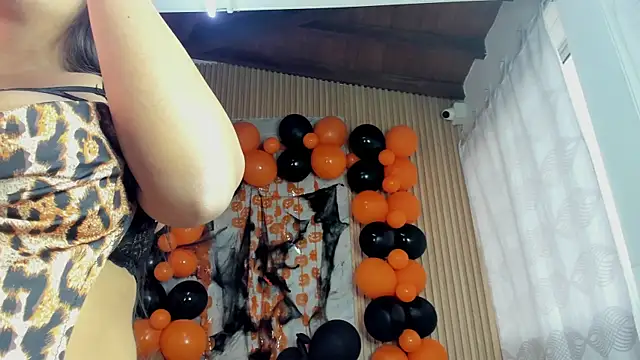 Any topless online show from November 1, 2025, 11:04 am