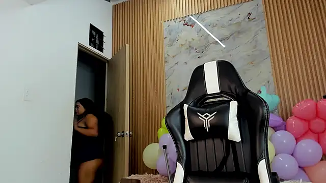 Any topless online show from April 9, 2026, 11:05 am