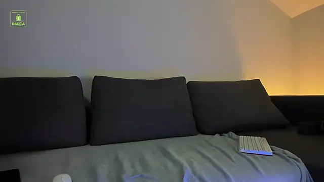 Perry Knight online show from November 10, 2025, 6:07 am