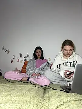 ella grays online show from March 27, 2026, 6:42 pm