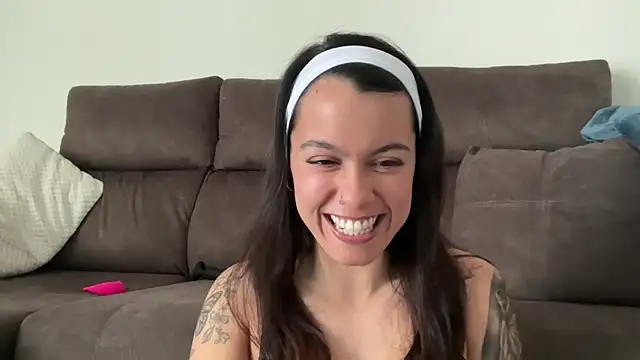 Snapshot of AmaraBella69 chatting on February 19, 2025, 1:06 pm AmaraBella69 online show from February 19, 2025, 1:06 pm