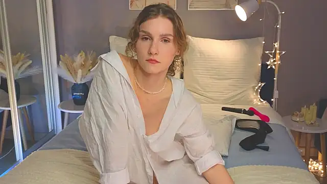 Snapshot of KarinaCurly chatting on January 13, 2025, 12:30 am KarinaCurly online show from January 13, 2025, 12:30 am