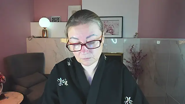 AlexandraKind online show from November 5, 2025, 1:36 pm