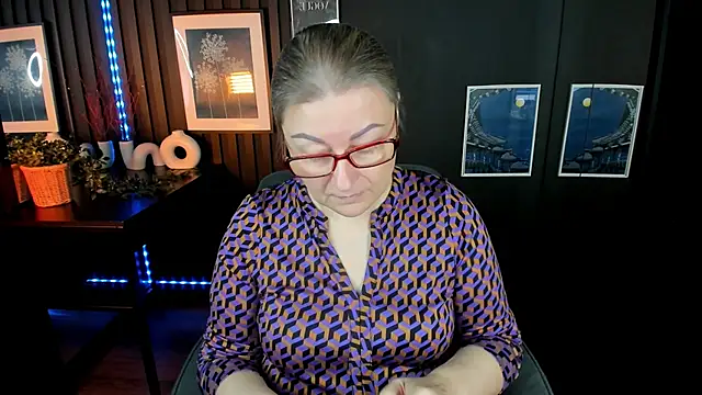 AlexandraKind online show from November 26, 2025, 1:44 pm