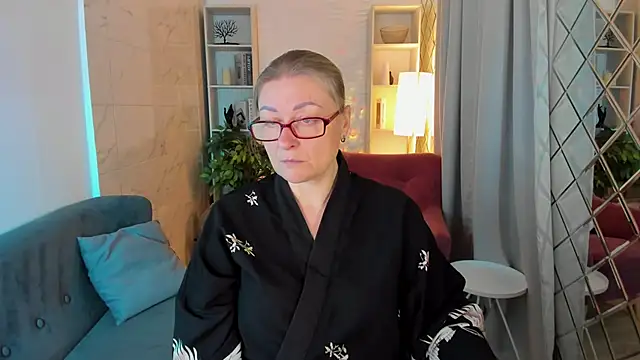 AlexandraKind online show from November 10, 2025, 1:38 pm