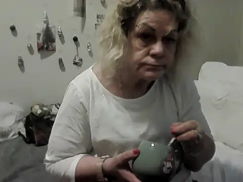 housewife shantie online show from November 29, 2025, 8:58 am