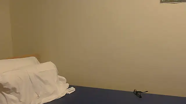 housewife shantie online show from October 19, 2025, 7:33 am