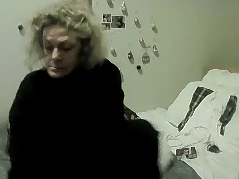 housewife shantie online show from November 26, 2025, 7:58 pm